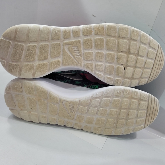 NIKE ROSHE RUN FLORAL PRINT MULTI-COLOR YOUTH SIZE 7/WOMEN 8.5 677784-602 A9 - Picture 11 of 15
